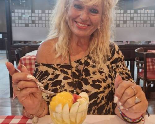 Mmmmmmm... Qué ricoooooooo!!! 😊🥰 Estoy castigándome un poquito!!!  Jajajaja... 😉😘 :Encuentro Grupal CLASICO JUEVES DE RUMMY!!!!