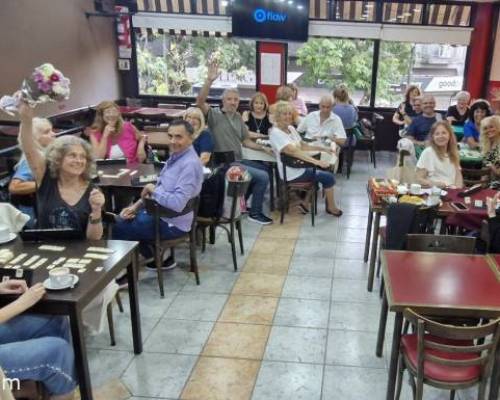Panoramica esde un extremo del salon. Gaby queria tirar el ramo como las novias parece. Ja :Encuentro Grupal CLASICO JUEVES DE RUMMY!!!!