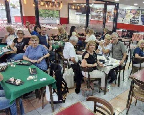 Panoramica del otro extremo. Siete mesas de juego y 26 personas disfrutando hasta pasadas las 20.30 hs. :Encuentro Grupal CLASICO JUEVES DE RUMMY!!!!