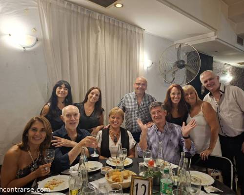 Gente luminosa y transparente., toda la noche con una sonrisae :Encuentro Grupal FESTEJAMOS DIA DE LA MUJER, A LO GRANDE NOCHE DE AMIGOS Y CELEBRACION