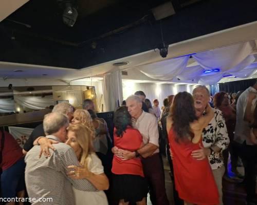 Vamos con los lentos para ir calentando la pista :Encuentro Grupal FESTEJAMOS DIA DE LA MUJER, A LO GRANDE NOCHE DE AMIGOS Y CELEBRACION