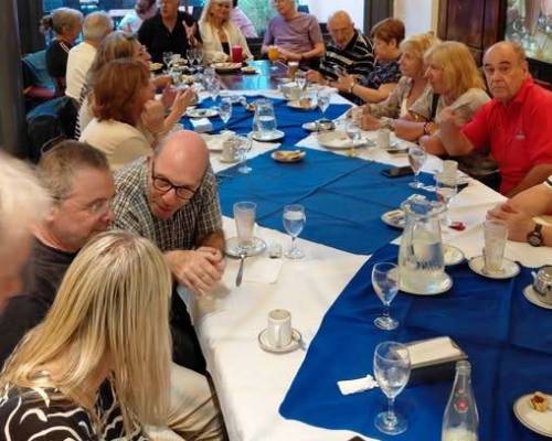 Lindo grupo! :Encuentro Grupal CAFE de CABALLITO dotado charlado bonito !!!!