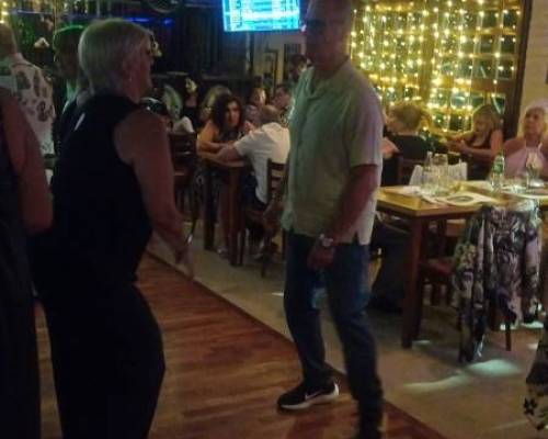 35860 1 Y SEGUIMOS BAILANDO EN JOE BAR     !  !  !