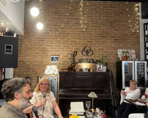 35887 15 Encuentro exclusivo con el escritor Hernán Ronsino