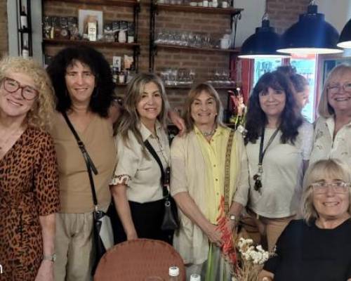 Hermosa foto! Los martes a full! Gracias querida Janet! @JLIZAW! :Encuentro Grupal Encuentro exclusivo con el escritor Hernán Ronsino