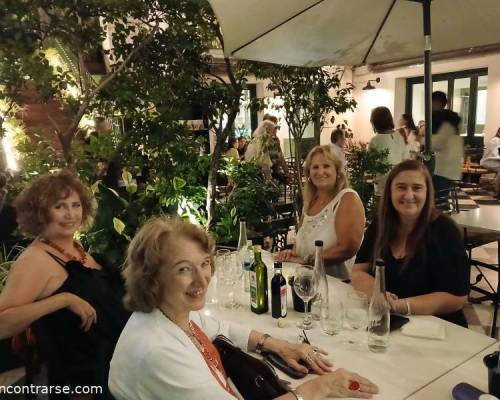 35909 7 Cena en el patio de una casona de Palermo