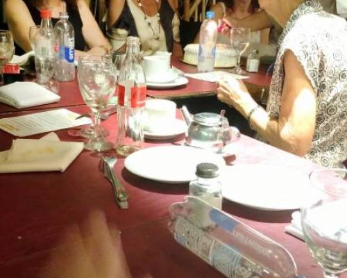 Las chicas compartiendo  charla :Encuentro Grupal NOS VEMOS? Caminamos y festejamos el cumpleaños de Mercedes