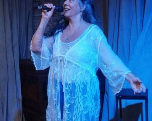 35975 13 BUSCO UN BUEN AMOR