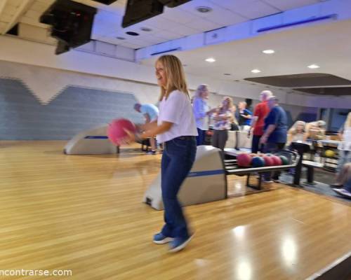 35987 8 “ Vamos al BOWLING el Viernes?,....tengo ganas de jugar....