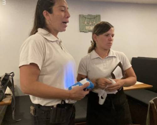 Esta vez la dupla de atención, Valeria y María Fernanda, impecables. Gracias El Faro...!! :Encuentro Grupal RUMMY, MERIENDA Y SALIDAS...!!