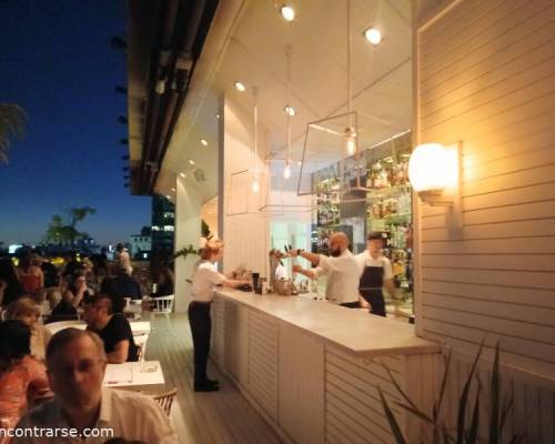 36003 6 Al caer la tarde: Sky Bar