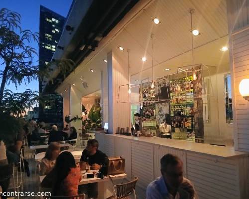 36003 8 Al caer la tarde: Sky Bar