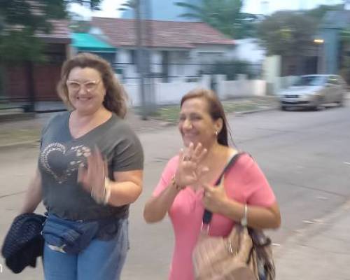 36049 4 El domingo caminamos en Plaza Alem