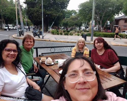 36049 7 El domingo caminamos en Plaza Alem