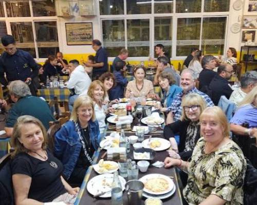 Muy buen bodegón Los Bohemios, gracias por sugerirlo, nunca había estado allí, me encantó, muchos festejos y mucha alegría !! 💥  :Encuentro Grupal UN PICASSO 