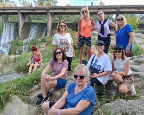 Aquí estamos ....en el Dique Portecelo  , Elena , Moni , Claudia  , Gladys  , Patri , Cristina  , Noemi y Susi , a punto  de meter los precios en el agua 😁 :Encuentro Grupal Semana Santa .....Villa Giardino , allá vamosss