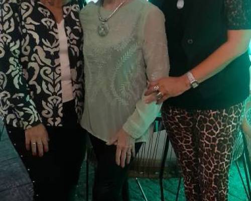 36086 2 COMBO FESTEJO: picada, pizza, show, baile y tortas con la mejor compañía.