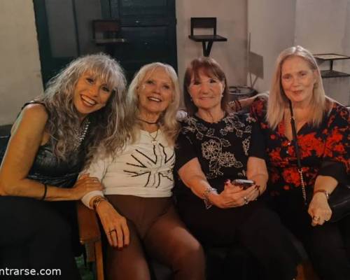 36086 36 COMBO FESTEJO: picada, pizza, show, baile y tortas con la mejor compañía.