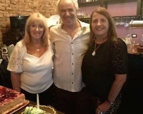 36086 45 COMBO FESTEJO: picada, pizza, show, baile y tortas con la mejor compañía.