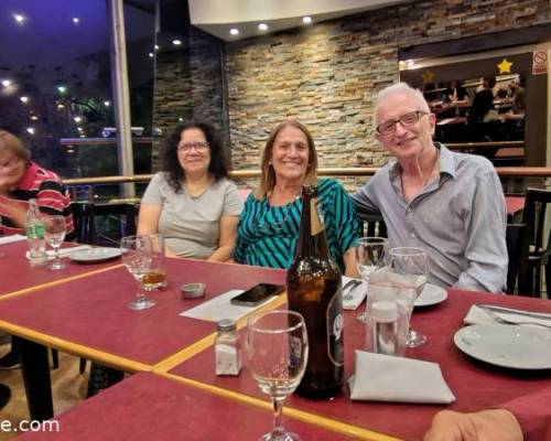 ROBERTO MUY BIEN ACOMPAÑADO :Encuentro Grupal NOS VEMOS? Caminamos y seguimos festejando la vida