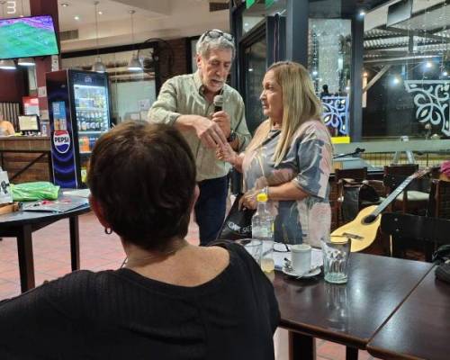 36122 2 Veni a cantar, charlar y divertirte