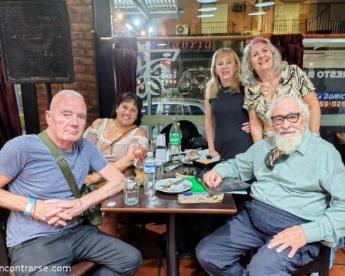 36122 5 Veni a cantar, charlar y divertirte