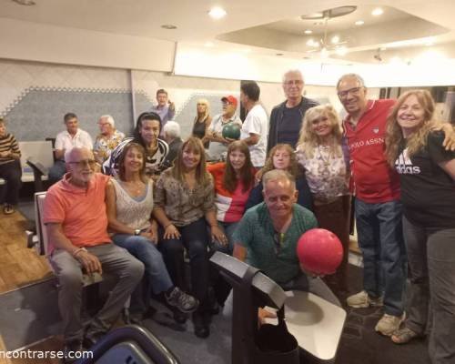Usted tendrá.....una espontánea de verdad👏  👏👏👏👏💖😅😅 :Encuentro Grupal VAMOS AL BOWLING EN PATERNAL