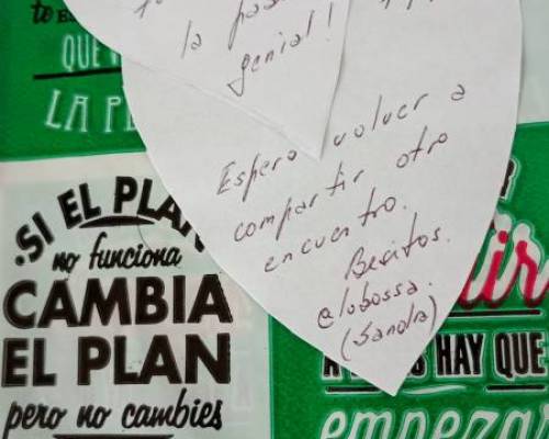 36231 6  Días felices con amigos frente al mar.