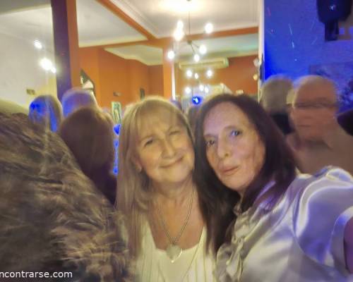 Hermosa tarde, hermosa gente , Te pasaste amiga!!Merienda variada , muy rico todo. Servicio de primera, baile y ORGANIZADORAS ......son un lujo en cordialidad, carisma y eso es lo que vale. Grupazo bailando a full............  :Encuentro Grupal DOMINGO CON RITMO Y ALEGRIA, Juntada de amigos, charlas y risas......
