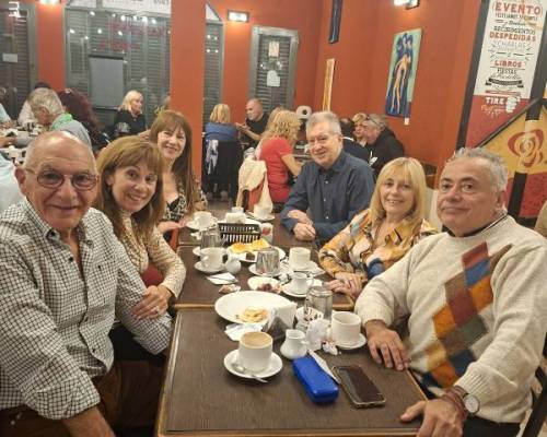 Querida gente maravillosa  :Encuentro Grupal DOMINGO CON RITMO Y ALEGRIA, Juntada de amigos, charlas y risas......