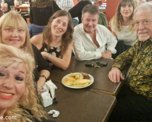 Me encantó esta mesa!! 😊 Hemos conversado, nos hemos reído, cómo hemos bailadooooooo y la diversión a full!! 🥰😘 :Encuentro Grupal DOMINGO CON RITMO Y ALEGRIA, Juntada de amigos, charlas y risas......