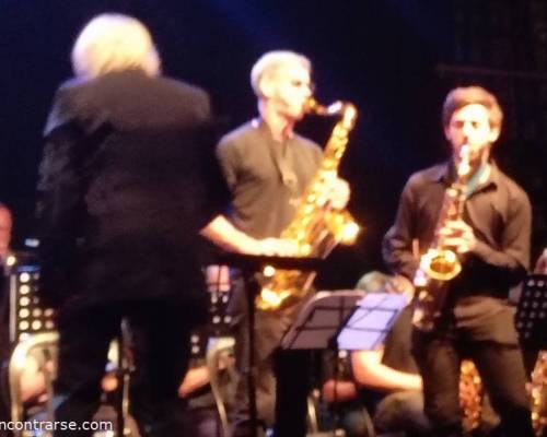 36305 7 UN SABADO A PURA MUSICA CON LA NUEVA BIG BAND. Con 30 músicos y la cantante  Marian Lorena Vázquez.