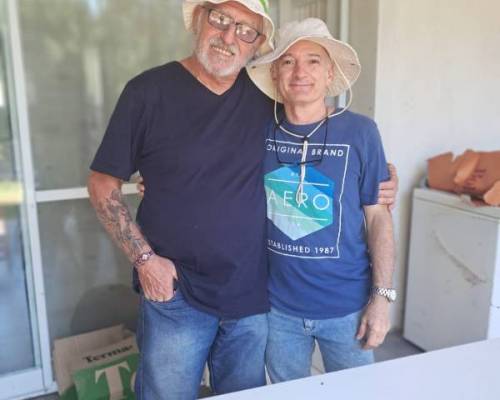 2 locos lindos :Encuentro Grupal Día de Campo en Carlos Keen!!