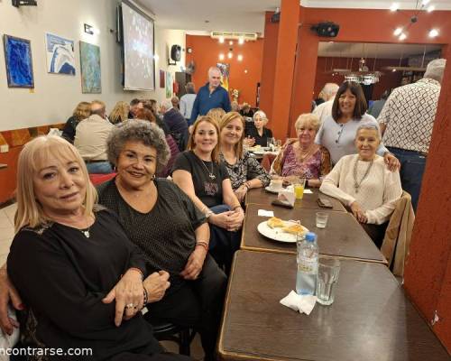 Aparecieron las chicas del crucero.   :Encuentro Grupal TARDE DE DOMINGO,  AMIGOS, Y BUENA ENERGIA...... el plan perfecto