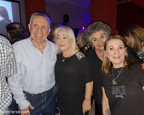 Un grupo muy bailador :Encuentro Grupal TARDE DE DOMINGO,  AMIGOS, Y BUENA ENERGIA...... el plan perfecto
