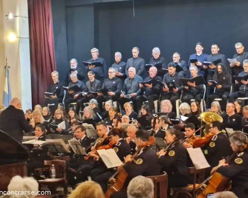 36503 23 BANDA SINFONICA PFA y CORO UNLA