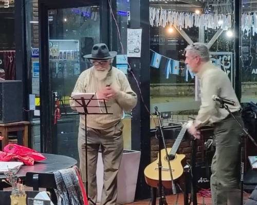 36800 2 Veni a cantar, charlar y divertirte