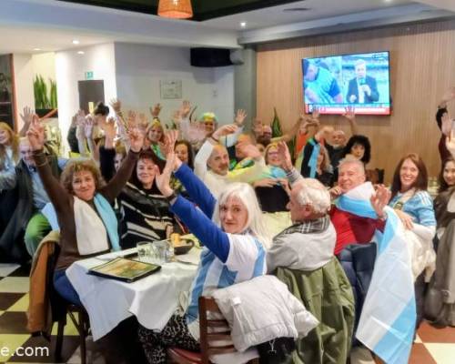 37018 2 CENAMOS JUNTOS Y ALENTAMOS A LA SELECCION !!!