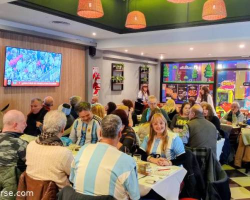 37018 3 CENAMOS JUNTOS Y ALENTAMOS A LA SELECCION !!!