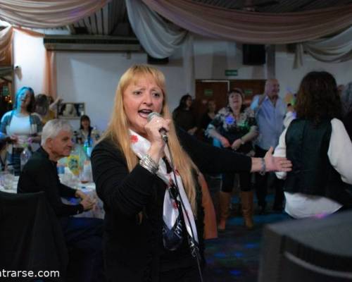 37049 64 FERIADITO CON ALMUERZO , KARAOKE Y BAILE EN FLORESTA !