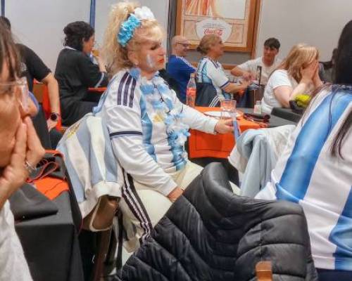 37053 18 MERENDAMOS JUNTOS VIENDO ARGENTINA-INGLATERRA !!! CAMBIAMOS DE LUGAR !!!