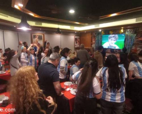37053 25 MERENDAMOS JUNTOS VIENDO ARGENTINA-INGLATERRA !!! CAMBIAMOS DE LUGAR !!!