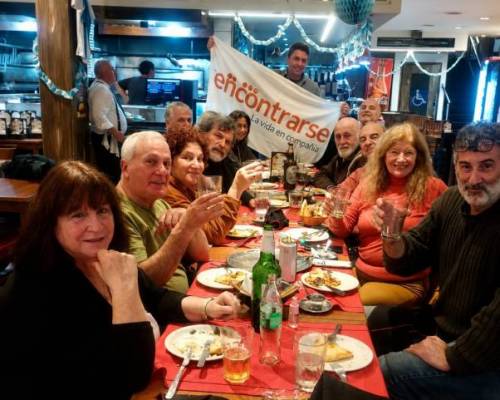 37076 1 DÍA DEL AMIGO ATRASADITO CON  PIZZAS DE ORGULLO 
