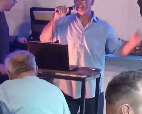 37207 2 Cena con Show Musical