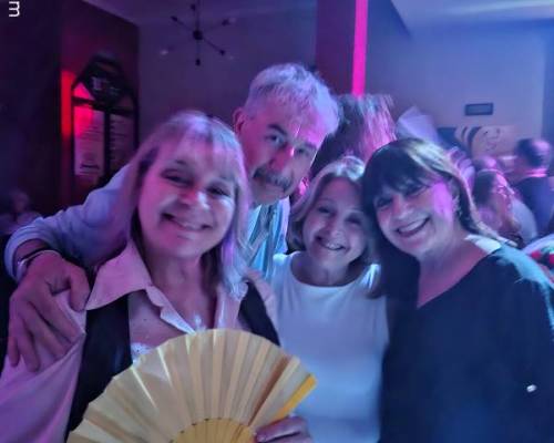 37220 19 VIERNES SE BAILA, NOCHE RETRO: LOS ÉXITOS DE NUESTRA VIDA 