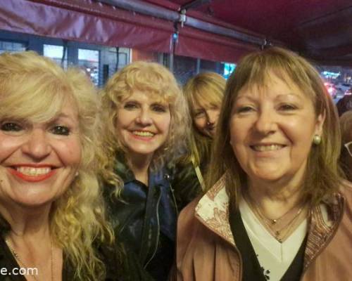 Qué grupeteeeeeeeee!!! 😊😍 Con Maby, Ely, Silvia y Ely. 🫠 La pasamos tan lindo chicas!! 🥰 Muchas gracias a todas!! 😘 :Encuentro Grupal Phill Collins nos esperaaaaaaaa!!! 