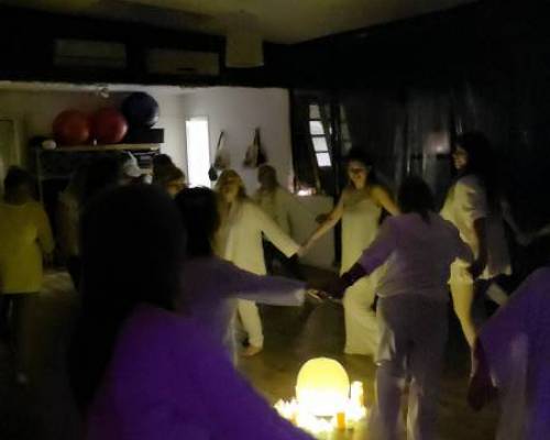 37503 2 NOCHE BLANCA Una invitación a bailar, sentir y conectar.