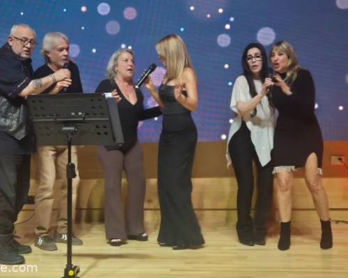 37569 2 Una noche para encontrarnos, cantar y disfrutar....