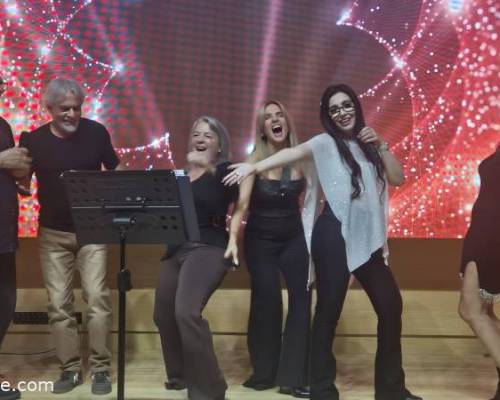 37569 3 Una noche para encontrarnos, cantar y disfrutar....