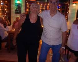 Y SEGUIMOS BAILANDO EN JOE BAR     !  !  !